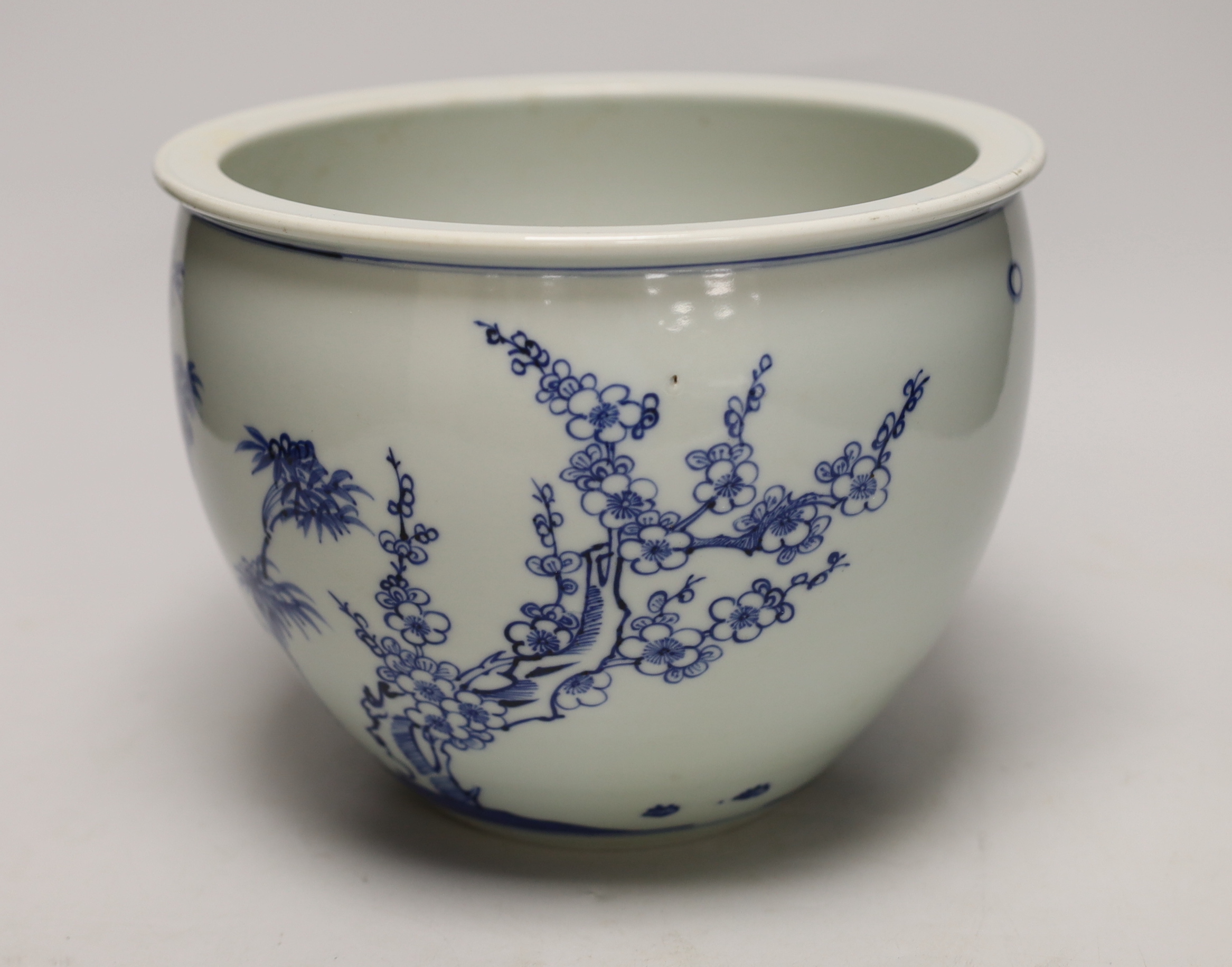 A Chinese blue and white jardiniere, 18cm high